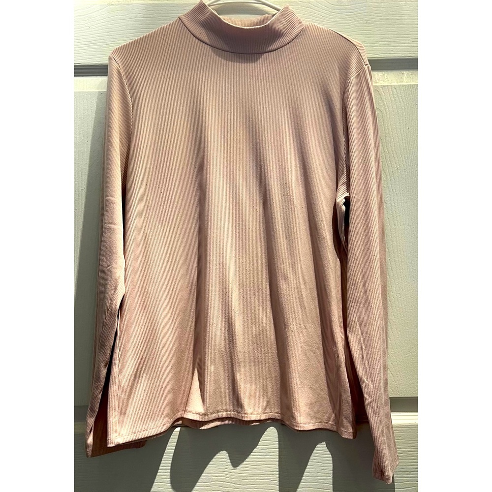 ‼️PRE-OWNED‼️ Women’s long sleeve turtle neck tee